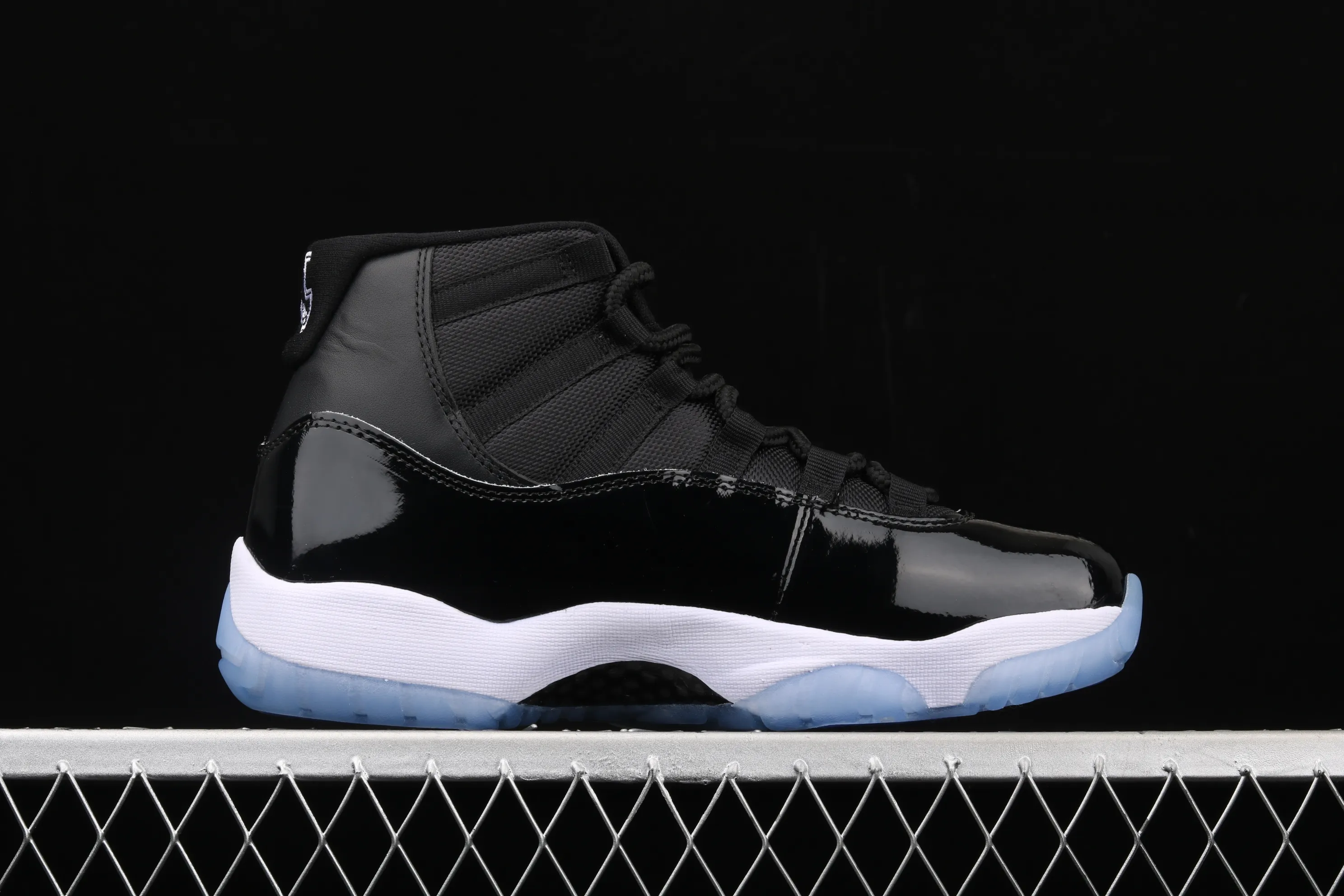 All categories Air Jordan Jordan series basketball shoes Air Jordan 11 X version Air Jordan 11 Space Jam AJ11 Joe 11 slam dunk genuine standard genuine carbon fiber basketball shoes 378037-003